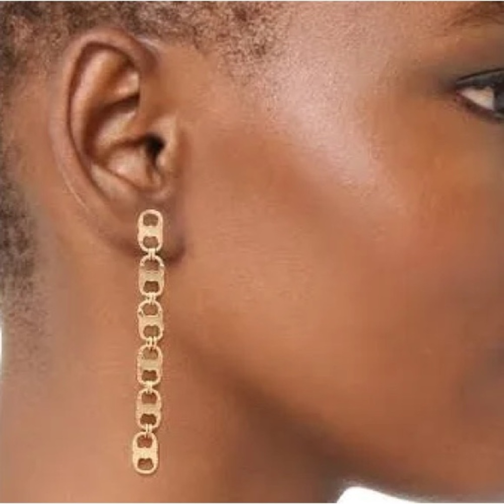 Tory Burch Logo Gemini Chain Link Linear earrings in gold. - Picture 2 of 6